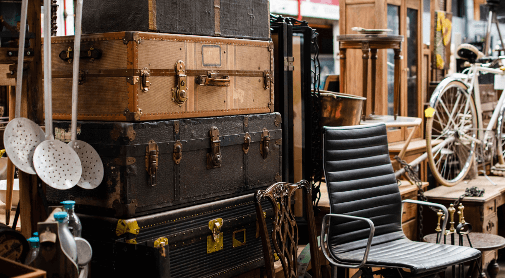 bjets anciens et de brocante lors d’un vide-grenier au Luxembourg